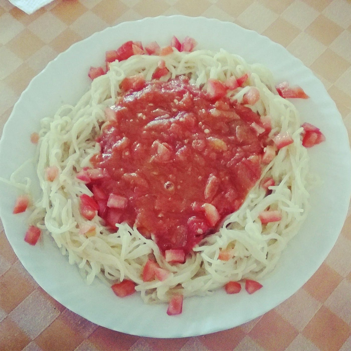 Ev Yapımı Domates Soslu Makarna Tarifi
