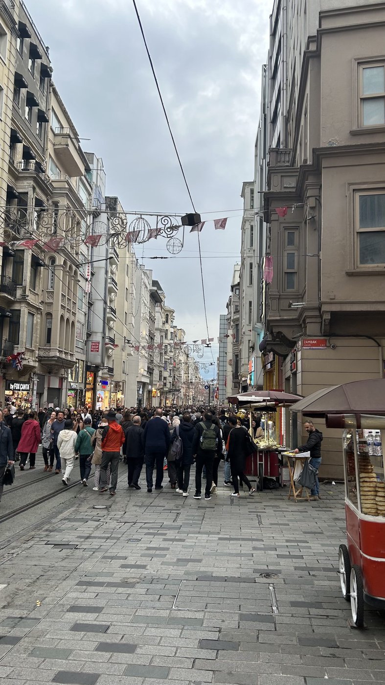 Ev Yemeği mi, Restoran Yemeği mi? Sofra Kapıda Neden Farklı